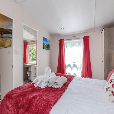 Longnor Wood Holiday Park Dış mekan fotoğraf